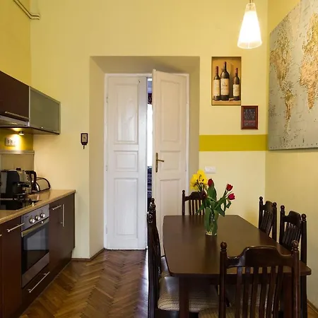Old Town Apartment *
